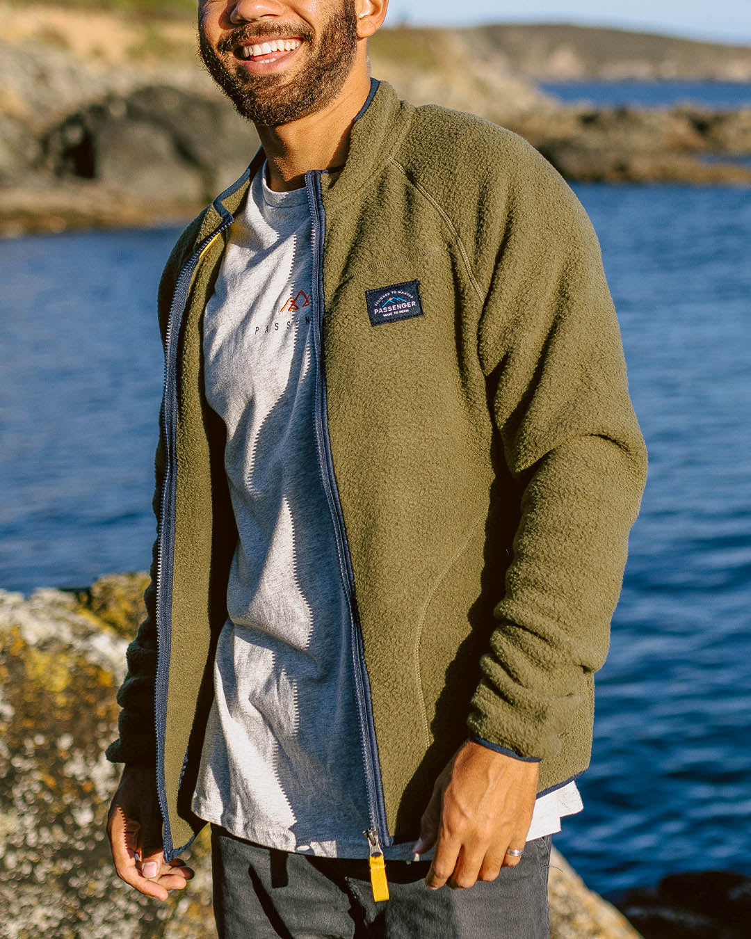 Passenger Tripper Sherpa-Fleecejacke – Khaki – Outdoor-Ansicht am Model