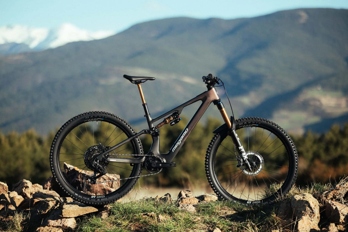 MEGAMO REASON CRB 03 AXS GARNET E-MTB AVINOX M2S