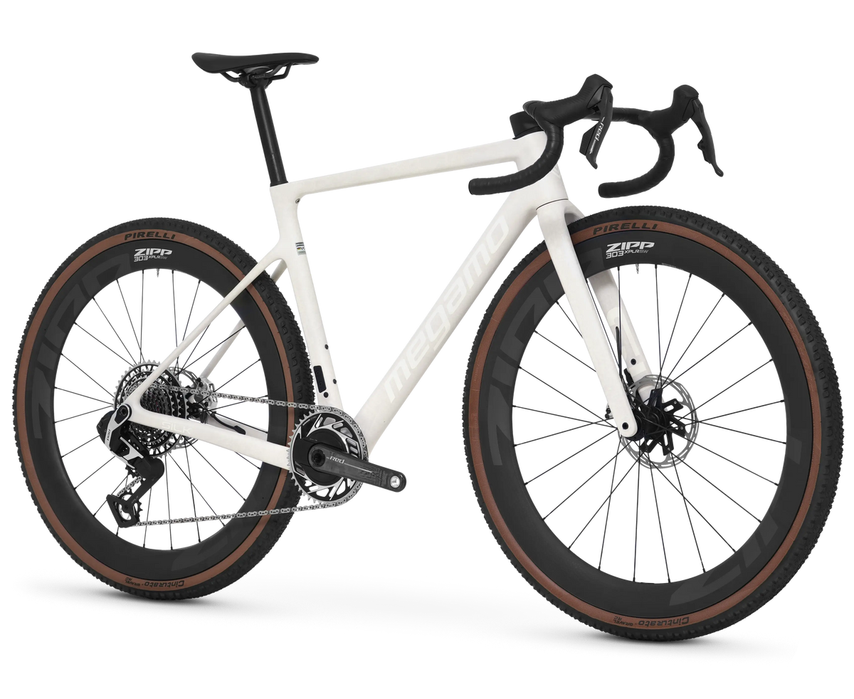 Weißes Megamo Silk Gravelbike der Modellgeneration 2027 – Herstellerbild © Megamo